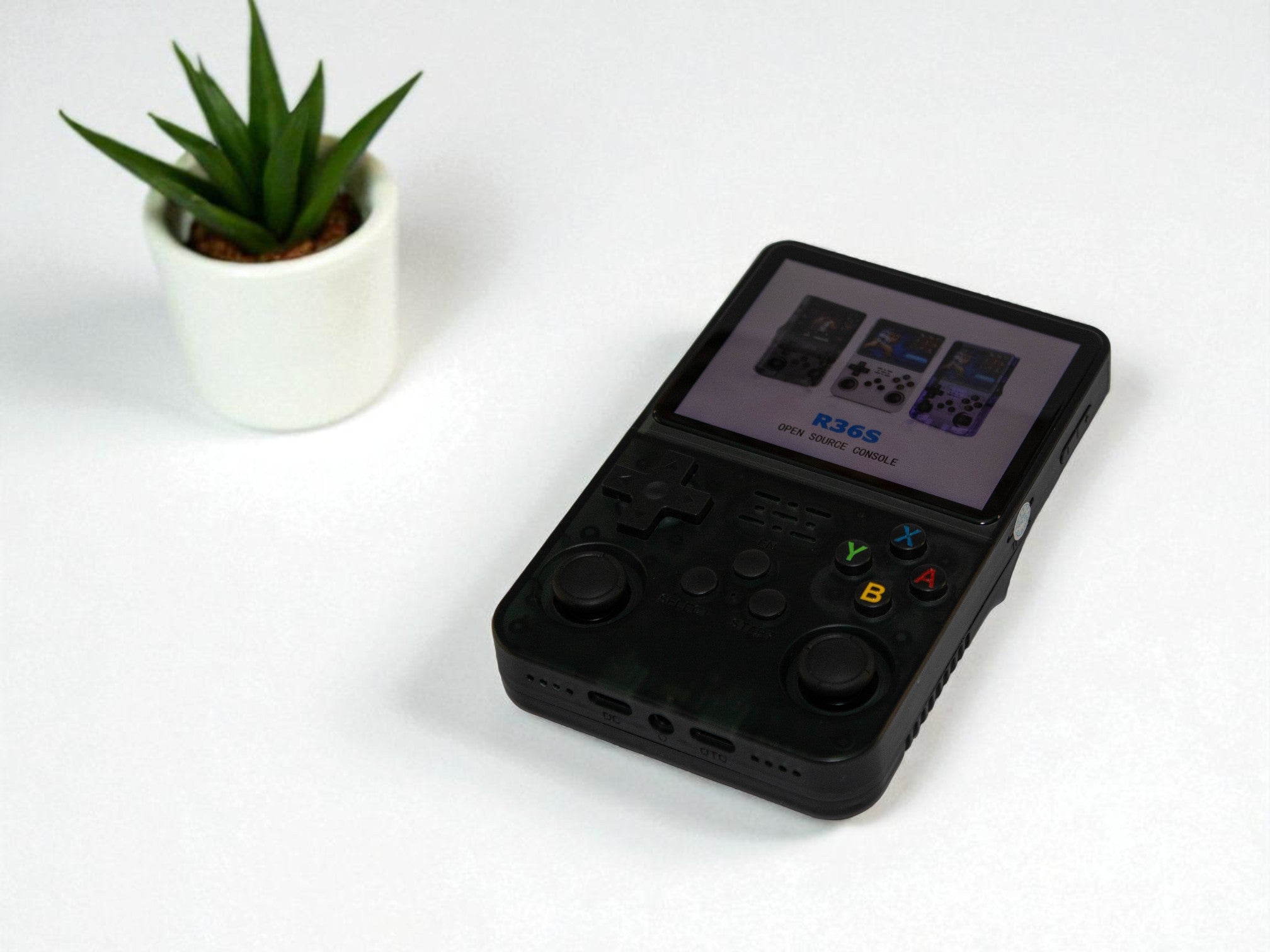 Consolă Portabilă R36S