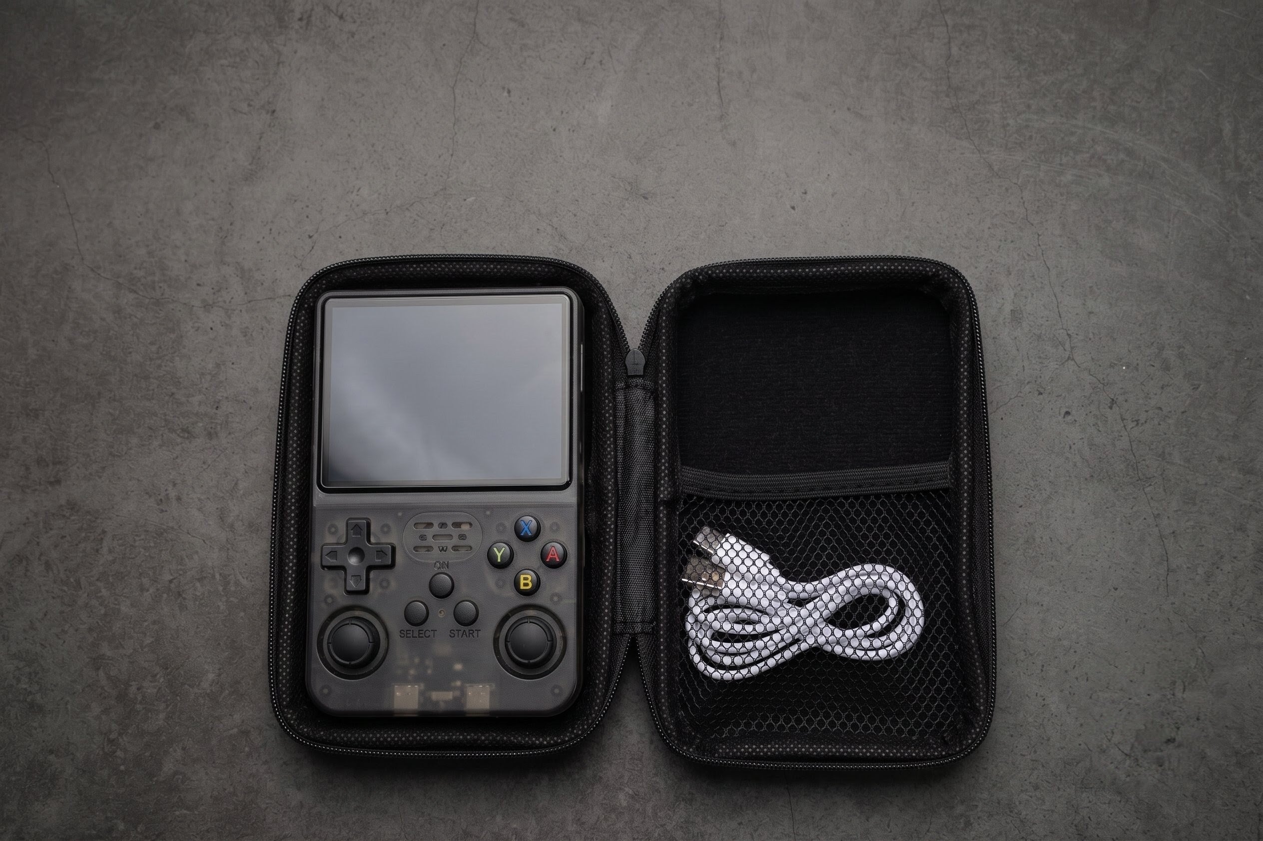Husa Consola R36S
